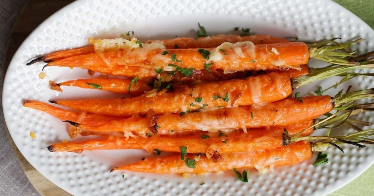 Как приготовить рецепт Салат из морковки с сыром и чесноком